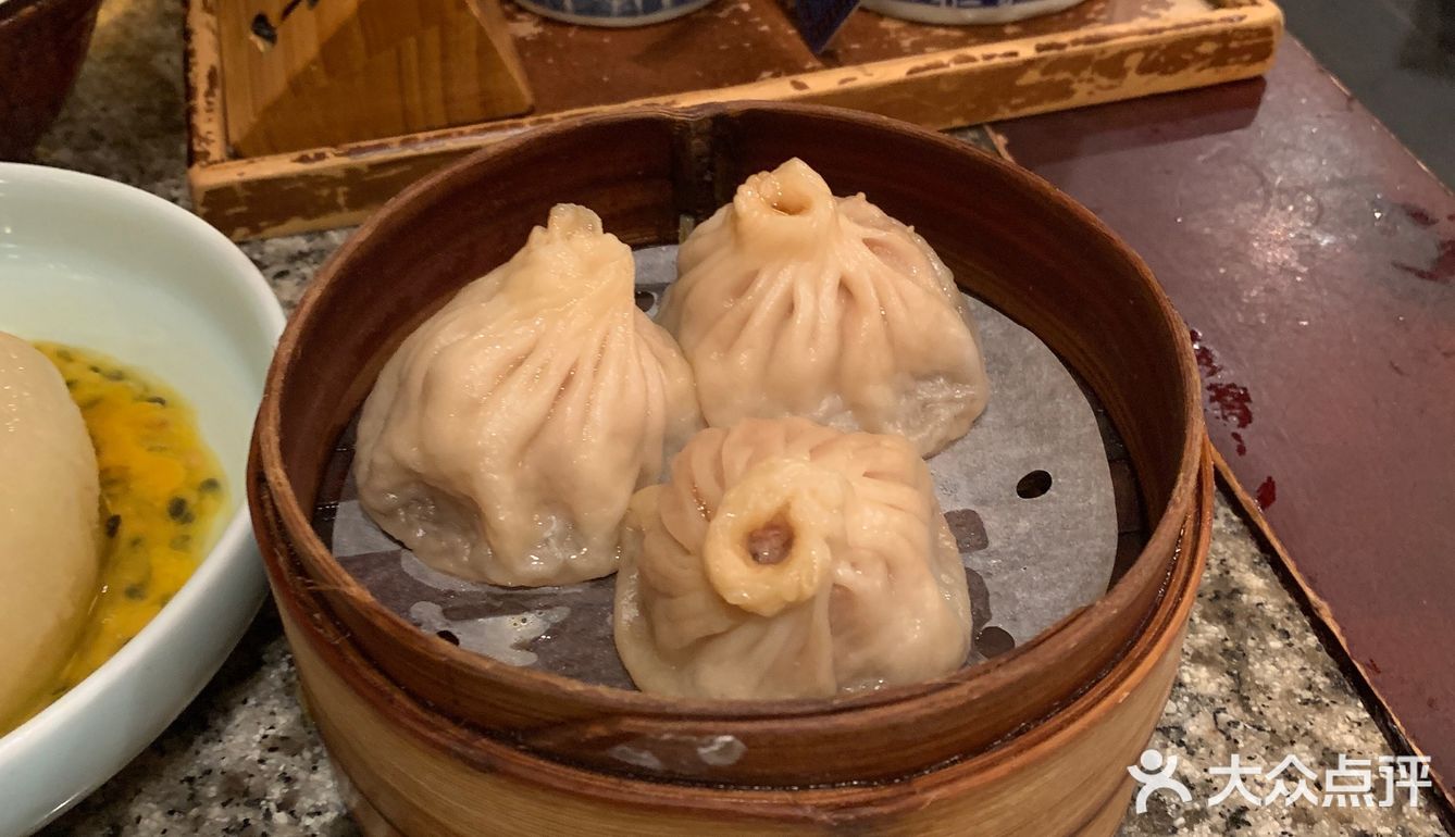晚一点会有评剧的表演。整个环境古色古香