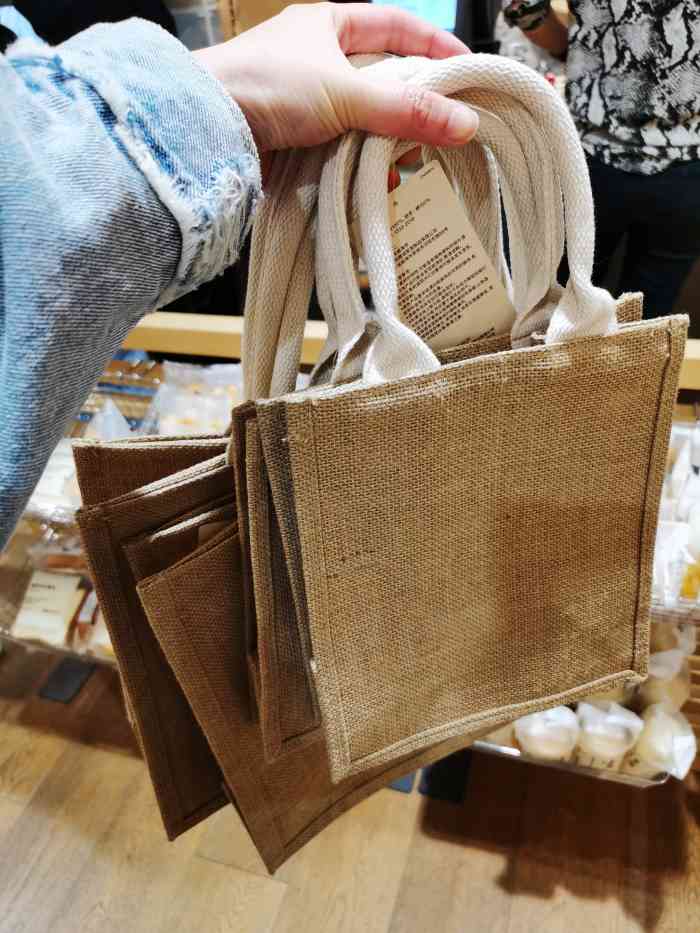 muji无印良品(环球港店)-"这里是环球港里面安静的店铺之一,一股浓郁.