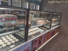 面包甜点陈列柜-迦南(杭州东站万象汇店)