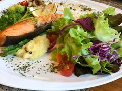 -Chom Cafe and Restaurant