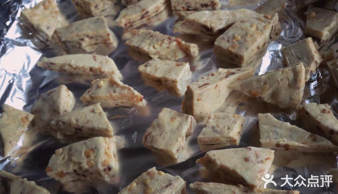 自制牛轧糖，不用烤箱哦！和外面的比起来味道一点也不差！