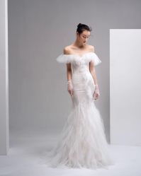 -现代经典婚纱摄影