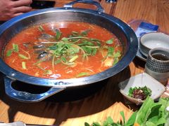 -野山舂·贵州现舂酸汤火锅(鸿通城店)