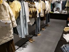 -URBAN REVIVO(七宝领展广场店)