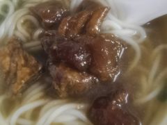 热气腾腾的软牛筋腩-海幢瑞芳饮食店