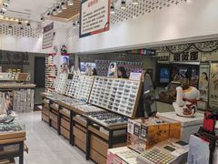 -美式眼镜·授权蔡司.依视路.尼康.豪雅.明月(人民广场店)