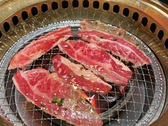 -山川小町·极番烧肉(新地假日广场店)