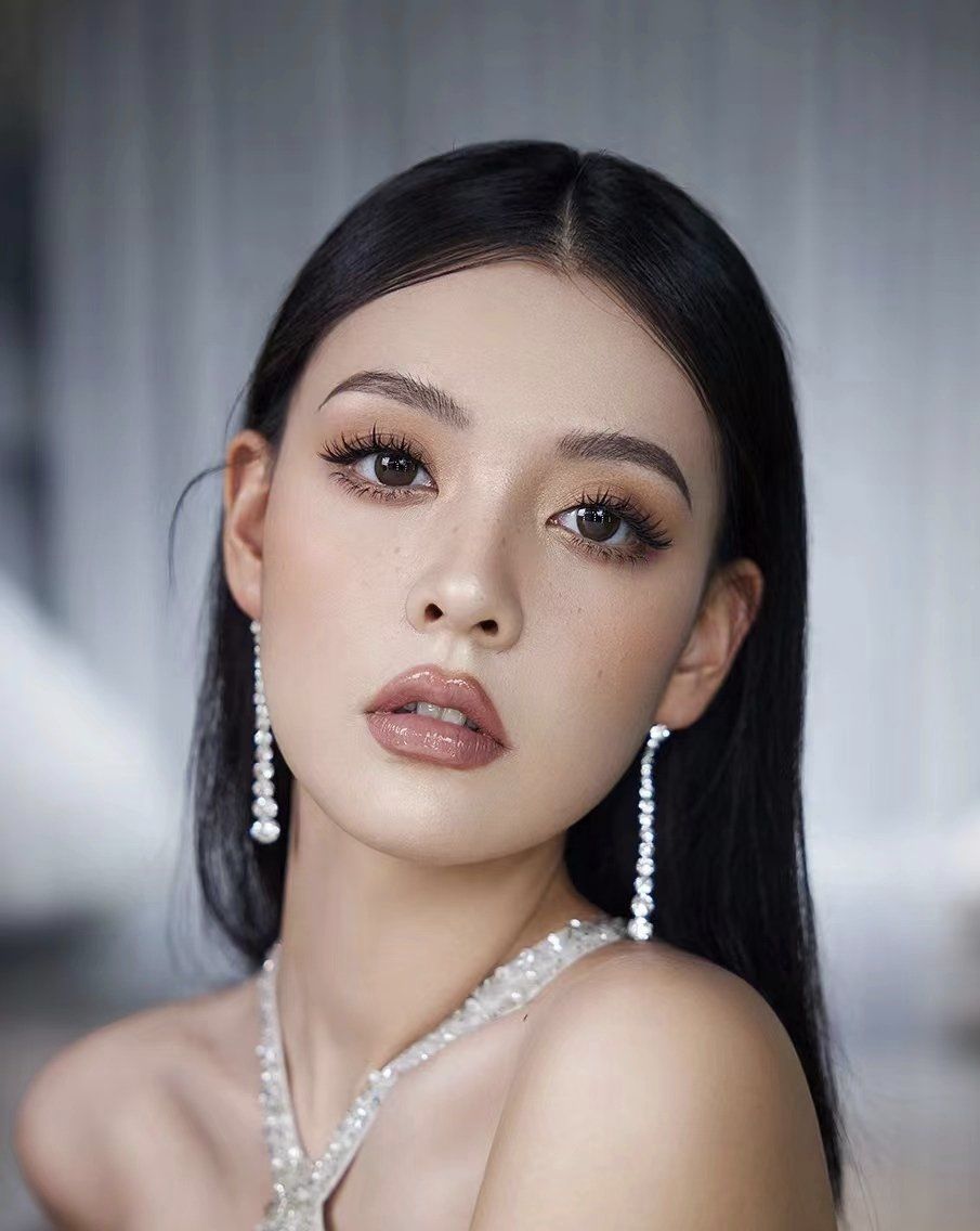 来试试欧美高冷拽姐妆容吧!热辣来袭勾人心魂!