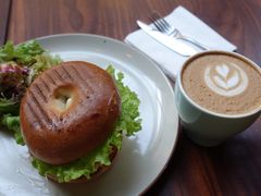 牛油果鸡肉贝果-VESH COFFEE(定西路店)