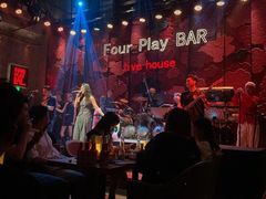 -FOUR PLAY BAR