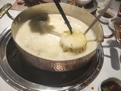 -洪氏嗨捞·广东猪肚鸡·椰子鸡火锅(西咸万象城店)