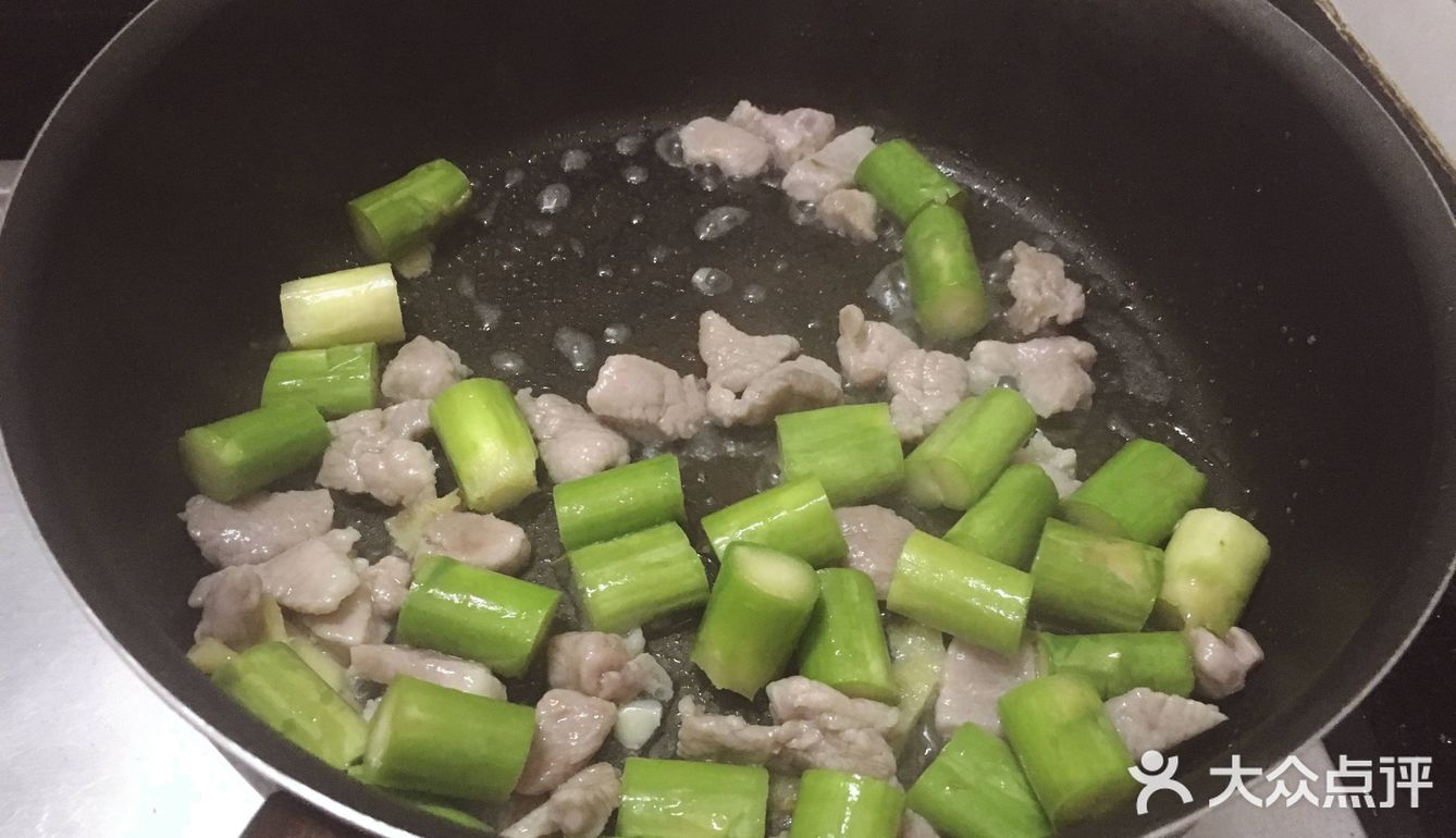 提高免疫力，增强食欲的菜式-芦笋百合辣椒炒瘦肉