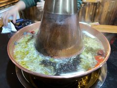 -果松木炭酸菜铜火锅·外婆参鸡汤