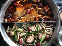 双拼锅底-湊湊火锅·茶憩(新中关购物中心店)