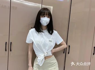 设计一款适合自己的发色，这样发型看起来要时尚一些