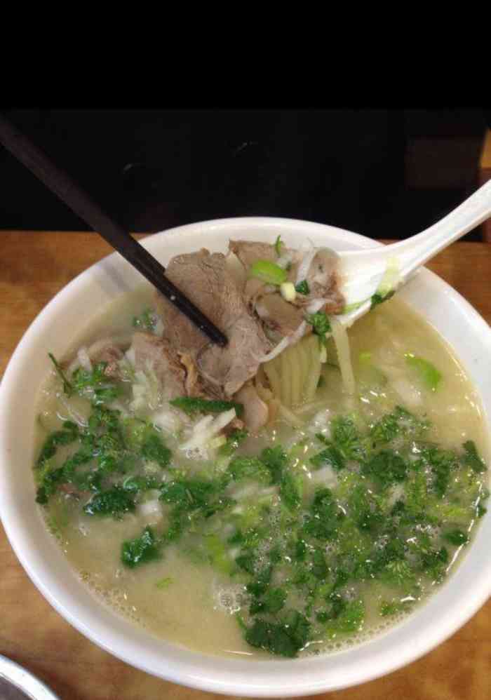 向阳羊汤(千峰南路店"吃了很多年了,今天外地朋友来去带的吃了下.