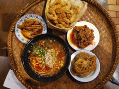 -爆炸头阿姨小四川正宗川味小吃(无任何分店)