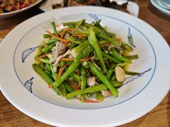 -头上红煨盐鸡乡村食府