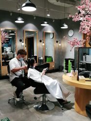 -时尚殿堂明星门店