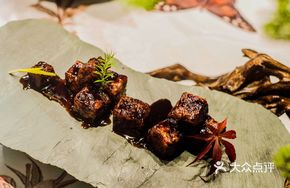 Golden Garlic Black Pepper M5 Wagyu Cubes