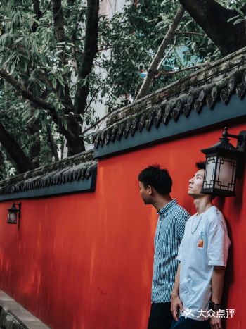 重庆版故宫红墙|快带上你的兄弟来拍杂志封面!太出片了!