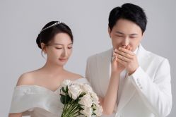 -雪中彩影婚纱摄影·微光艺术中心