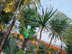 -茅草房·河畔园林火锅