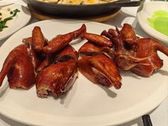 玻璃脆皮乳鸽皇-新雅粤菜馆(南京东路店)