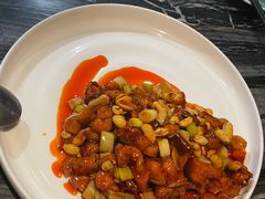 宫保鸡丁-青红之间·新派融合川菜(慈云寺店)