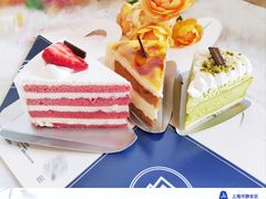 红丝绒草莓切片蛋糕-巴黎贝甜(大宁国际商业广场店)