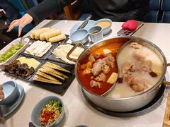 猪手鸳鸯锅-小街猪手(团结湖店)