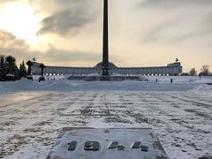 胜利女神纪念碑-胜利广场