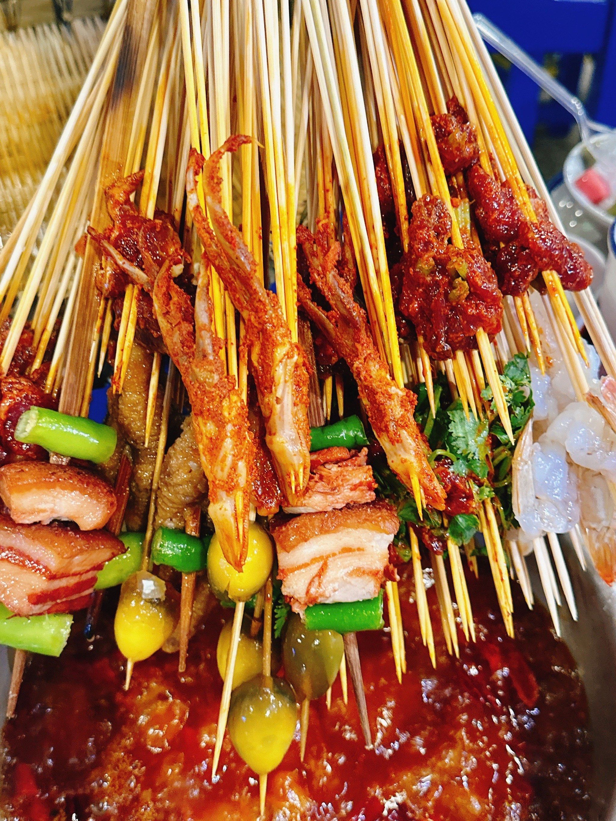 马路边边串串香