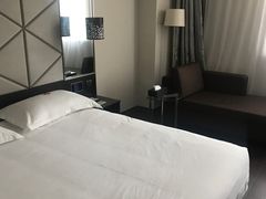 -桔子酒店(上海西藏北路地铁站店)