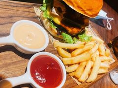 烧烤猪肋排牛肉汉堡-Magnet磁食(愚园路店)