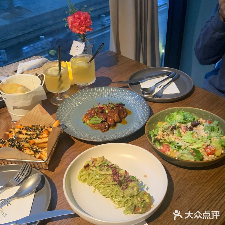 报告！发现一家长沙超有氛围感的西餐厅‼️