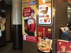 -麦当劳(展览路店)