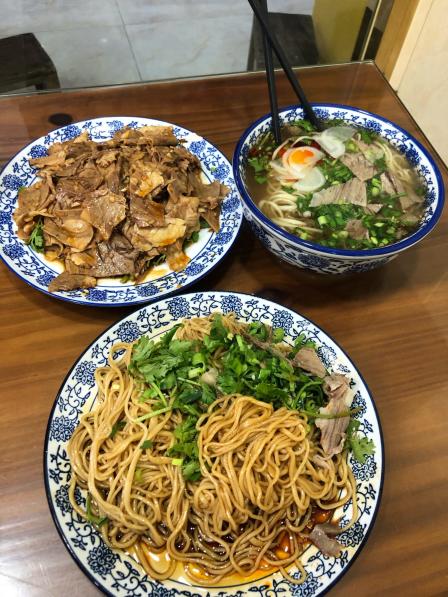 兰州牛肉拉面(同普路店)-"小二热情得很,似乎老客户好多的样子,吃面.