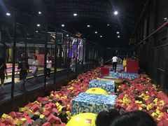 -嘿哟动霸CHUA·新潮玩运动娱乐中心·蹦床滑冰团建乐园