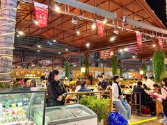 -三亚火车头万人海鲜广场