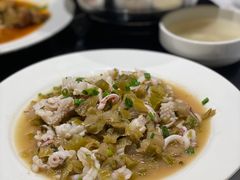 酸菜炒小鲜鱿-鲨鱼醉鲜坊