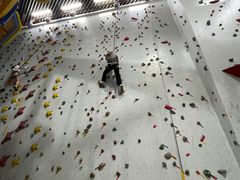 -山之巅攀岩馆(太古城店)