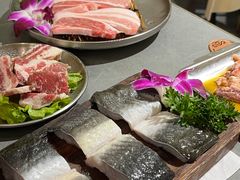 -围炉肉舍•炭烤活鳗•丹东海鲜烤肉(步行街店)