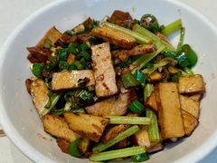 -阿瓦山寨·湘菜现炒·剁椒鱼头王(咸阳总店)