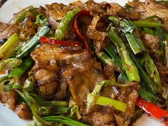 蒜苗回锅肉-花鸟鱼私家小厨(文殊院店)