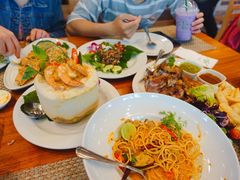 -Chom Cafe and Restaurant