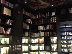 -钟书阁(松江泰晤士小镇店)