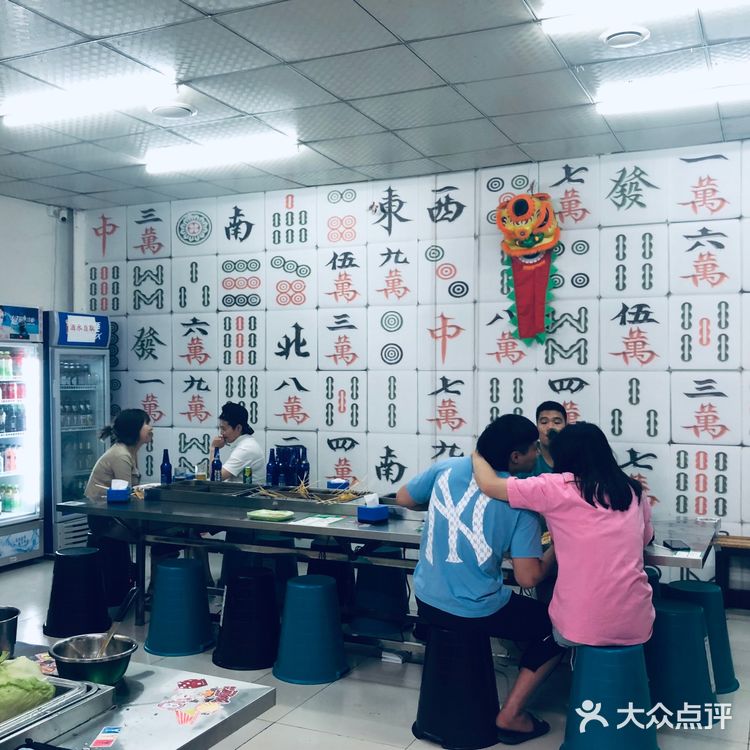 神奇的山上深夜食堂感～看见那种老摊儿就觉得高兴～而且