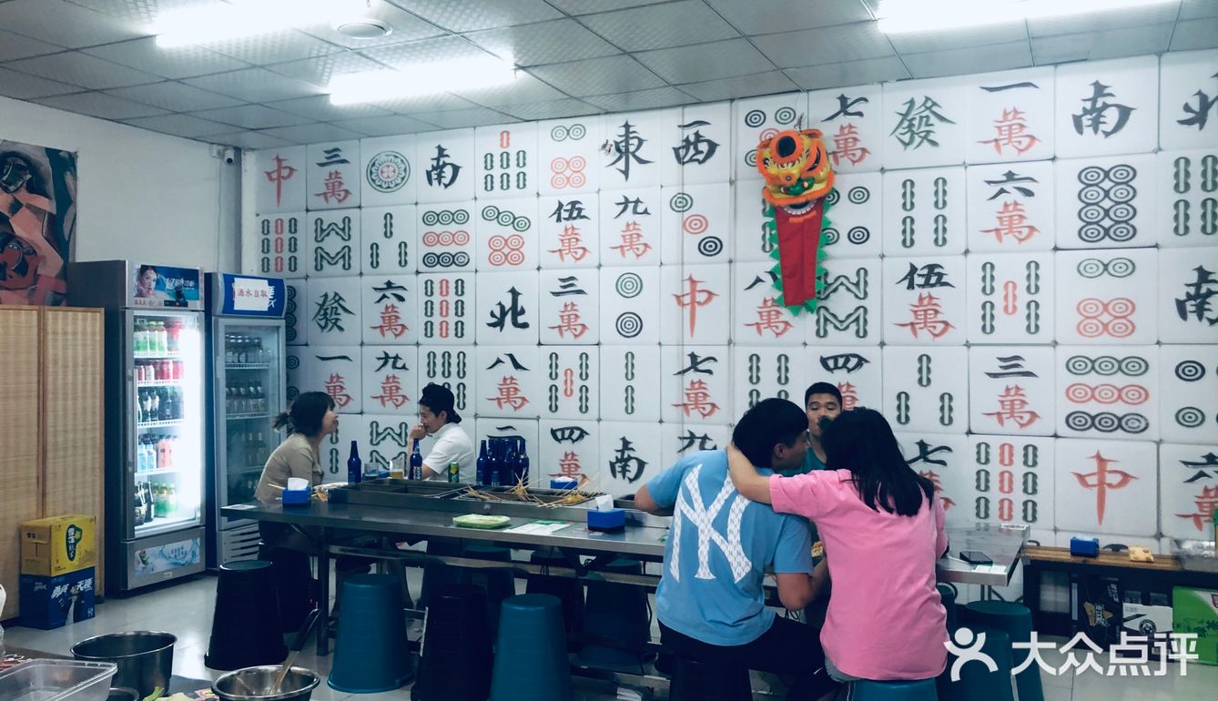 神奇的山上深夜食堂感～看见那种老摊儿就觉得高兴～而且