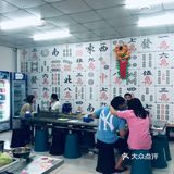 神奇的山上深夜食堂感～看见那种老摊儿就觉得高兴～而且